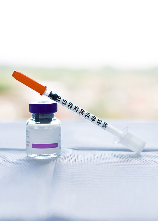 Pot de toxine botulinique avec aiguille