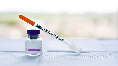 Pot de toxine botulinique avec aiguille
